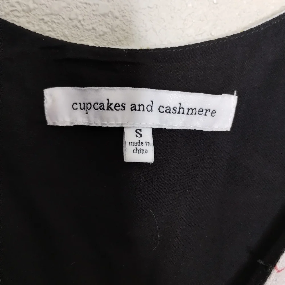 Cupcakes and Cashmere Chayene Floral Print Sleeveless Wrap Dress Size Small